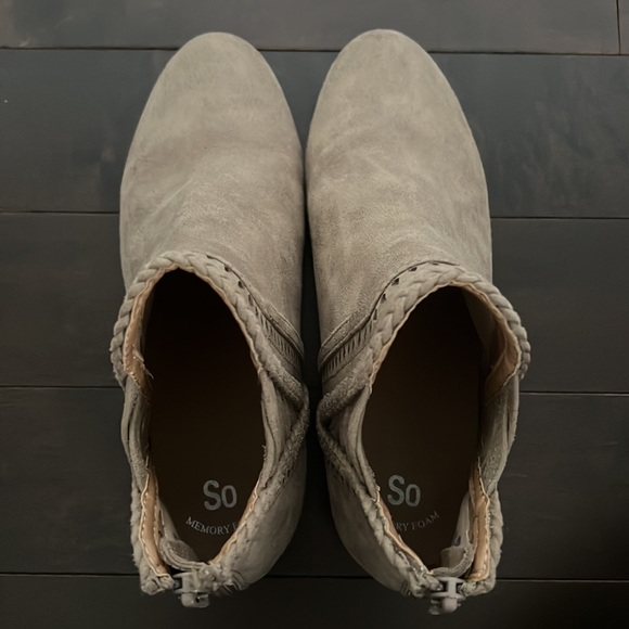 SO memory foam tan zip up back booties 1” heel Girls sz 4 - Picture 4 of 7